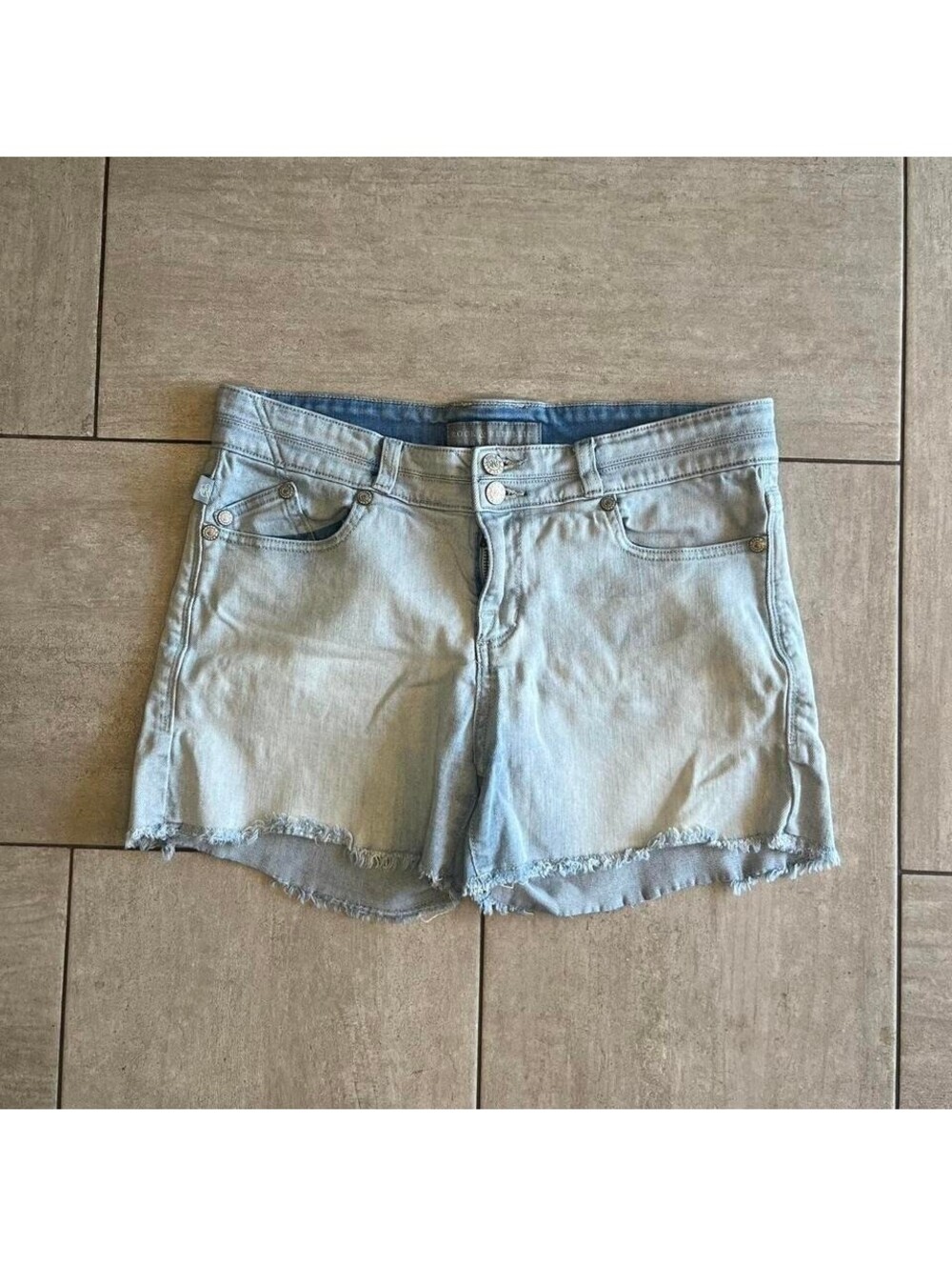 Rock & Republic Womens Light Wash Denim Shorts Frayed Hem Raw Edge Blue